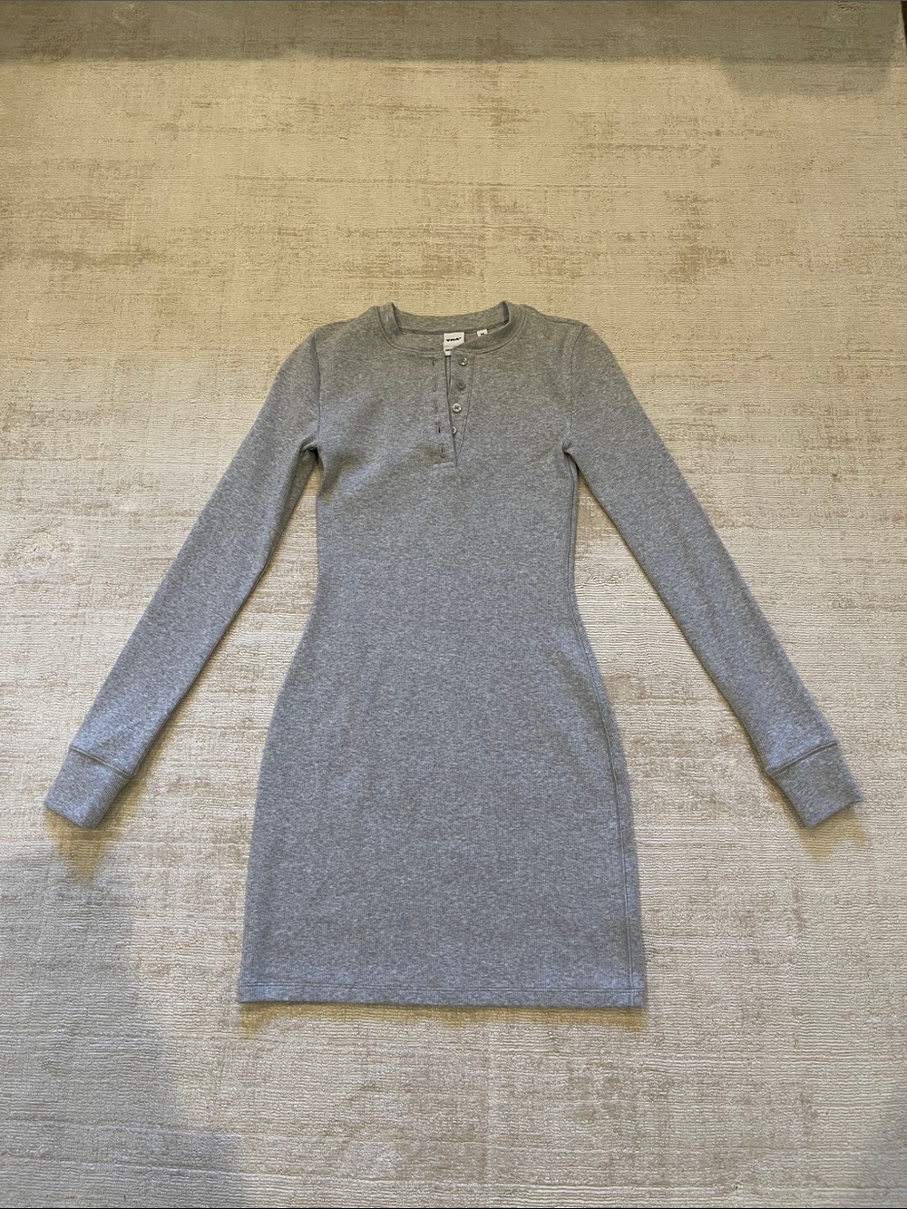 Aritzia Long Sleeve Henley Bodycon Dress in heathered gray - Picture 3 of 6